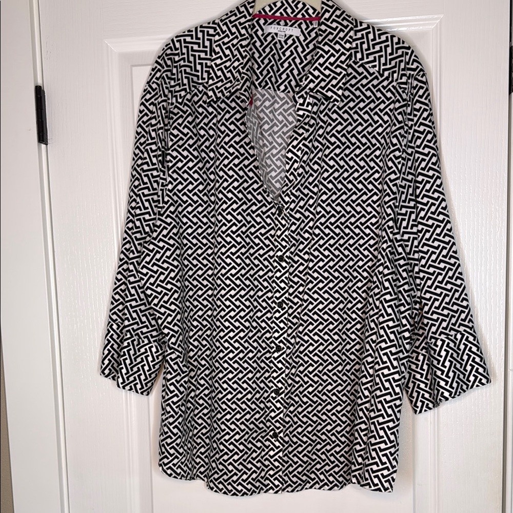 Black and White Geometric Women's Top